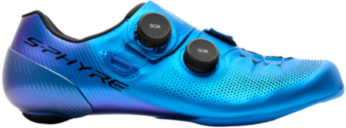 Blue cycling shoe with 'Spyre' branding on a white background