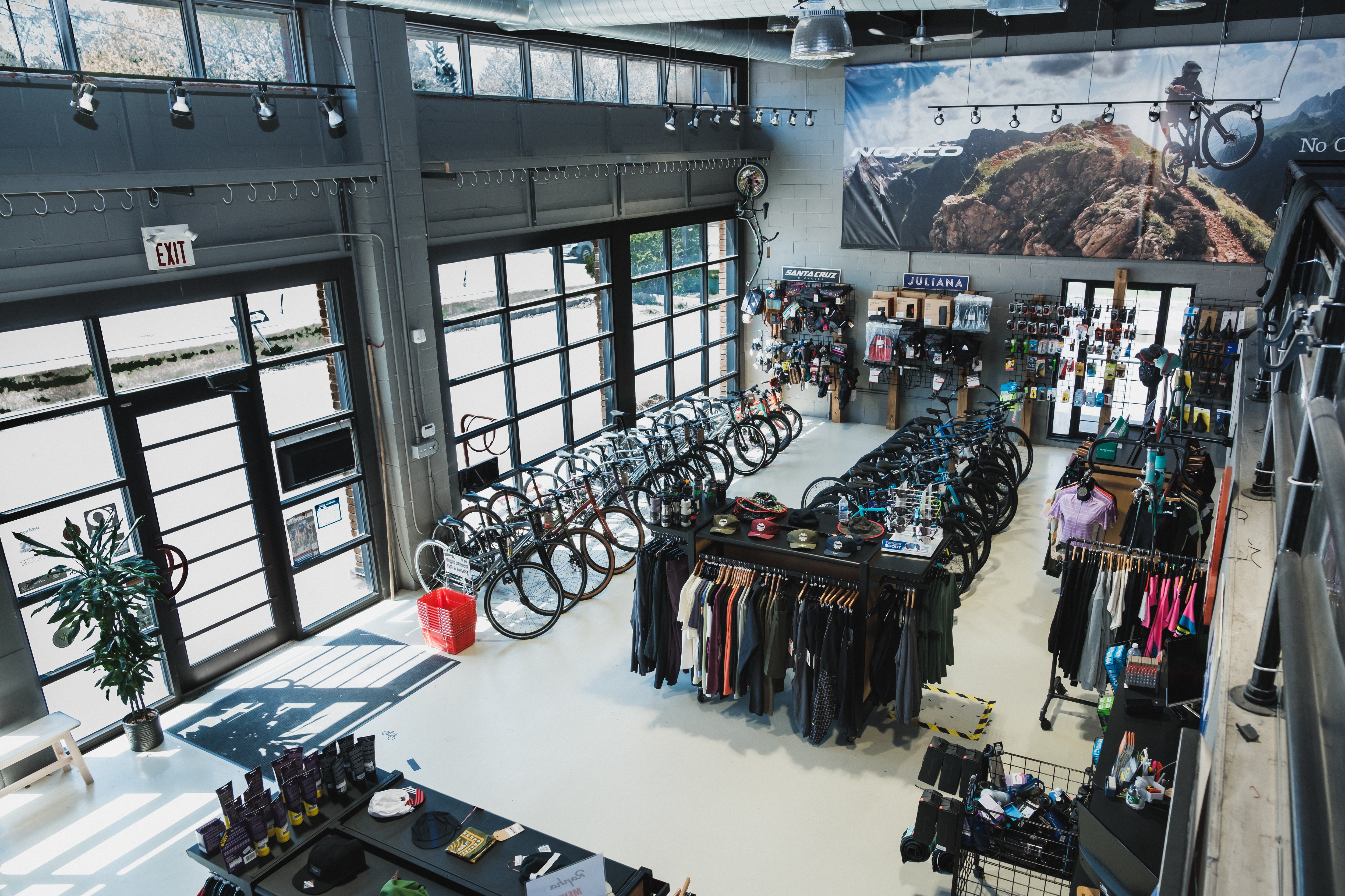 St. Laurent Store Full Cycle